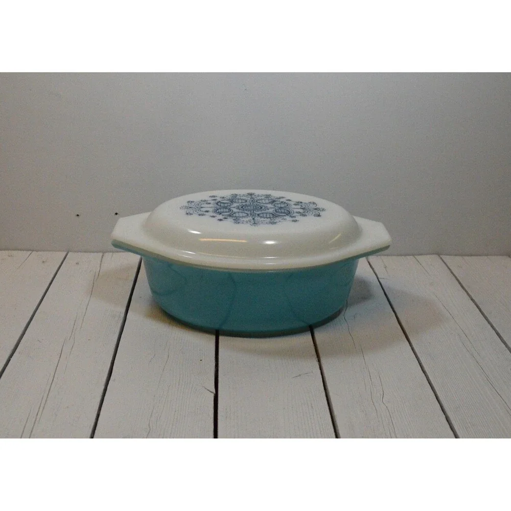Vintage Pyrex Blue Doily Oval Casserole #043 with Lid